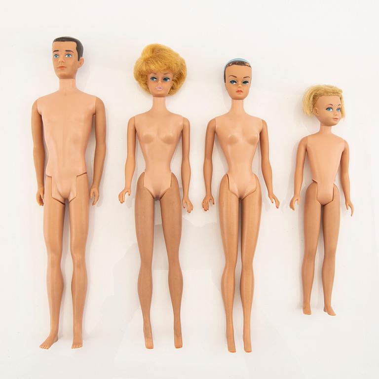 Dolls 4 pcs and accessories Mattel Japan second half of the 20th century.
