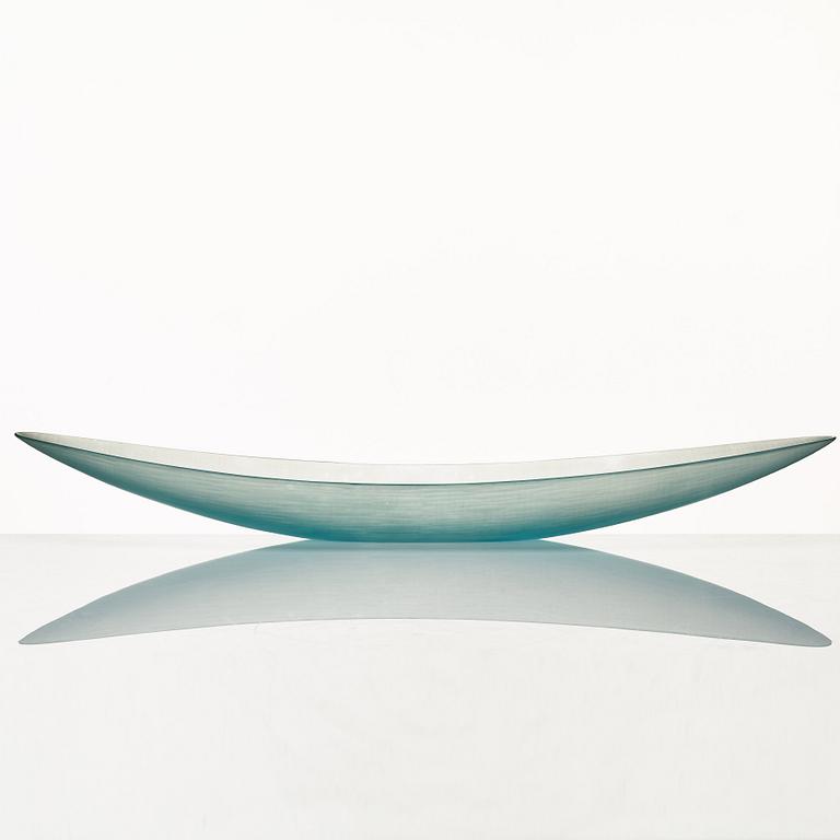 Ludovico Diaz de Santillana & Tobia Scarpa, a blue glass "Canoa Battuti" dish, Venini, Murano, Italy 2002.