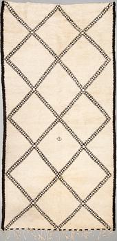 MATTO, an Old Morocco, ca 383,5 x 190,5 cm.