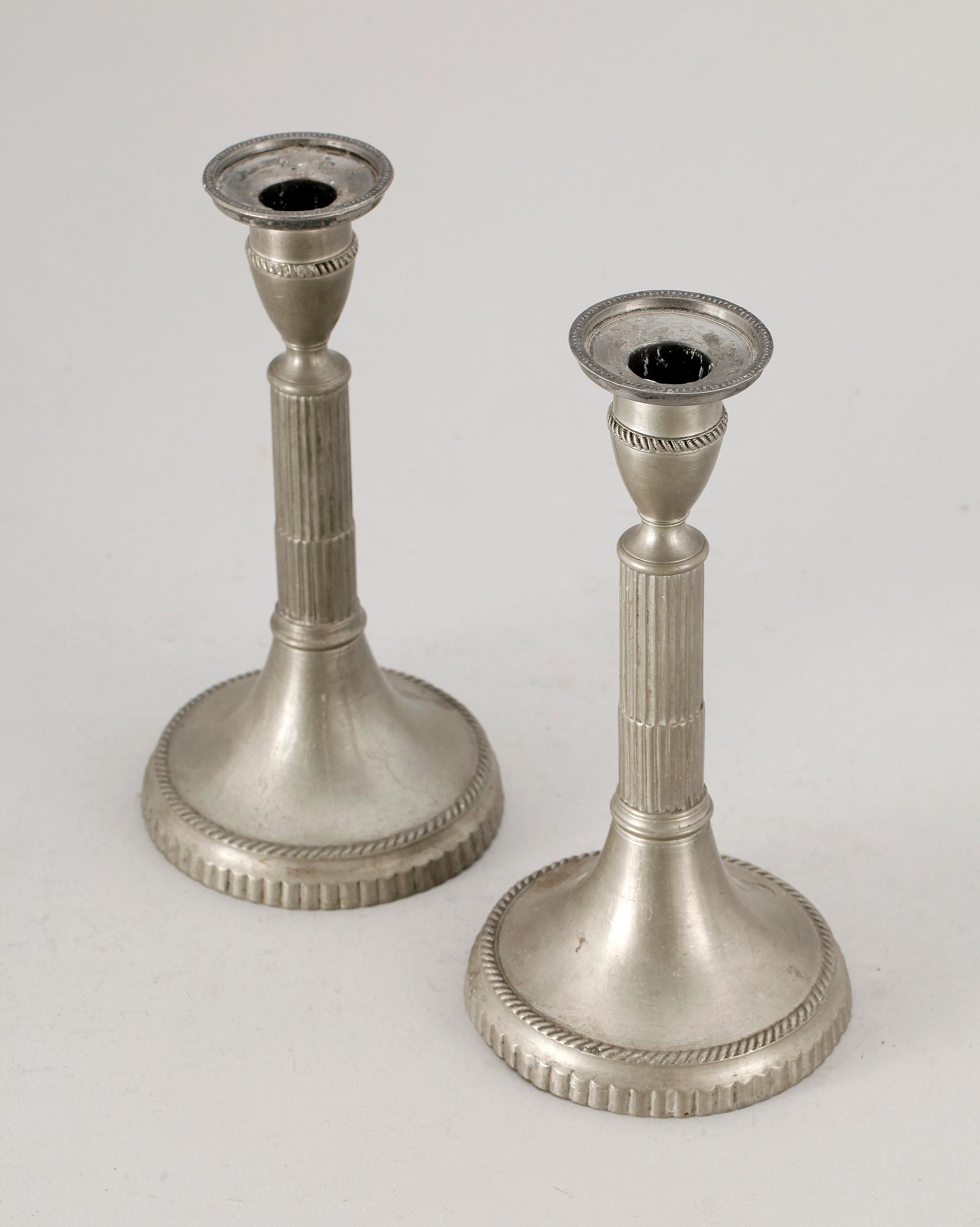 LJUSSTAKAR, ett par, tenn, gustavianska, Carl Gustaf Malmborg, Stockholm (1767-1806).