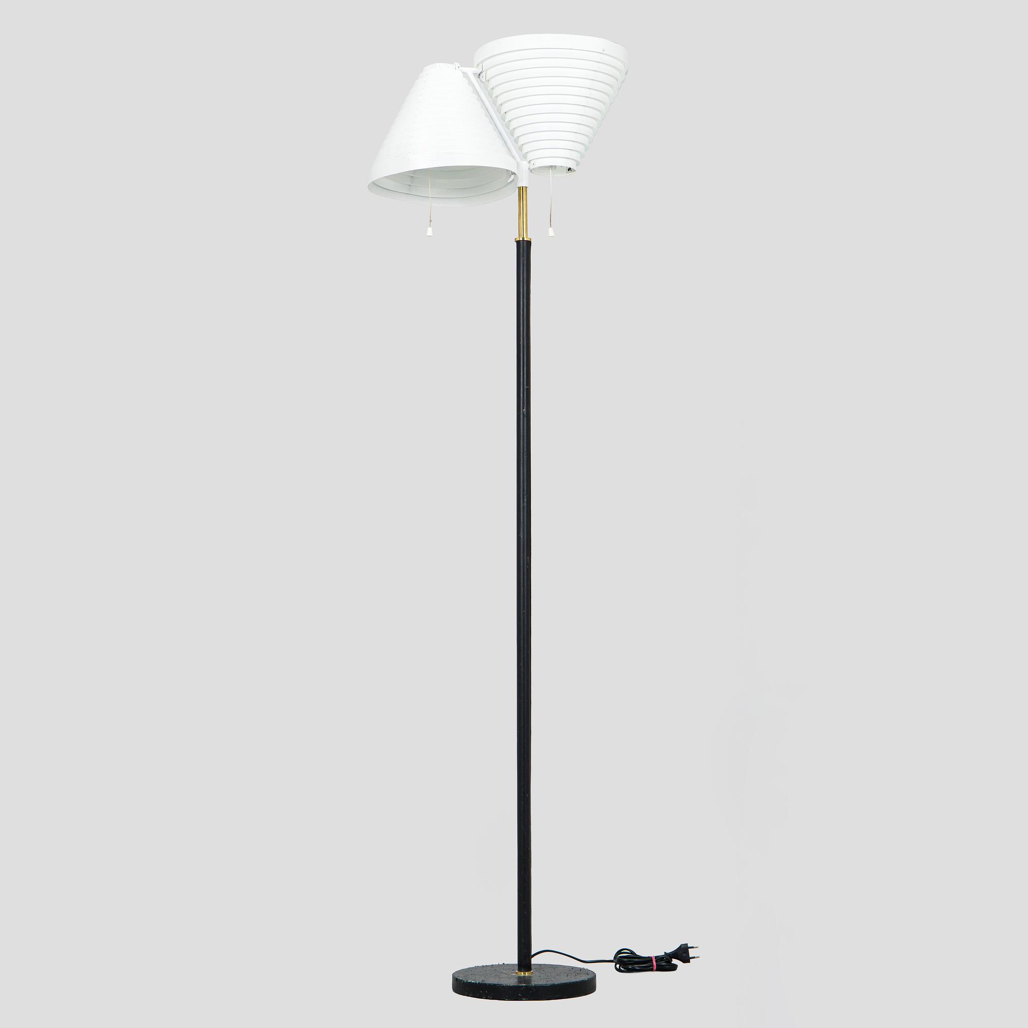 Alvar Aalto, An 'A 810' floor lamp, Valaisinpaja, 1980s.