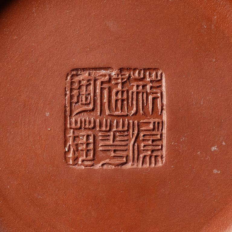 Fan Jianjun, A yixing teapot, China, 1990s.