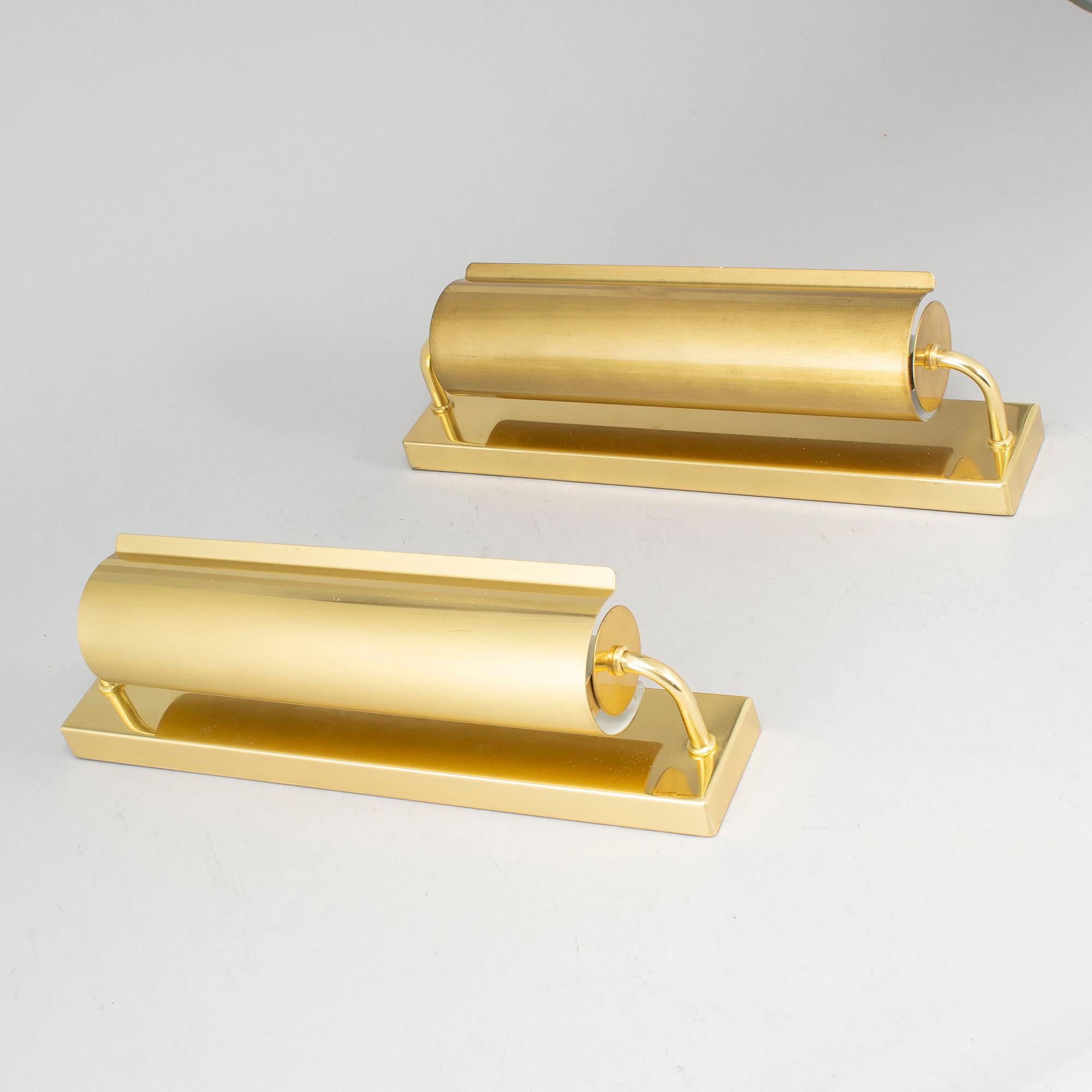 A PAIR OF BRASS WALL LAMPS FROM ÖIA.