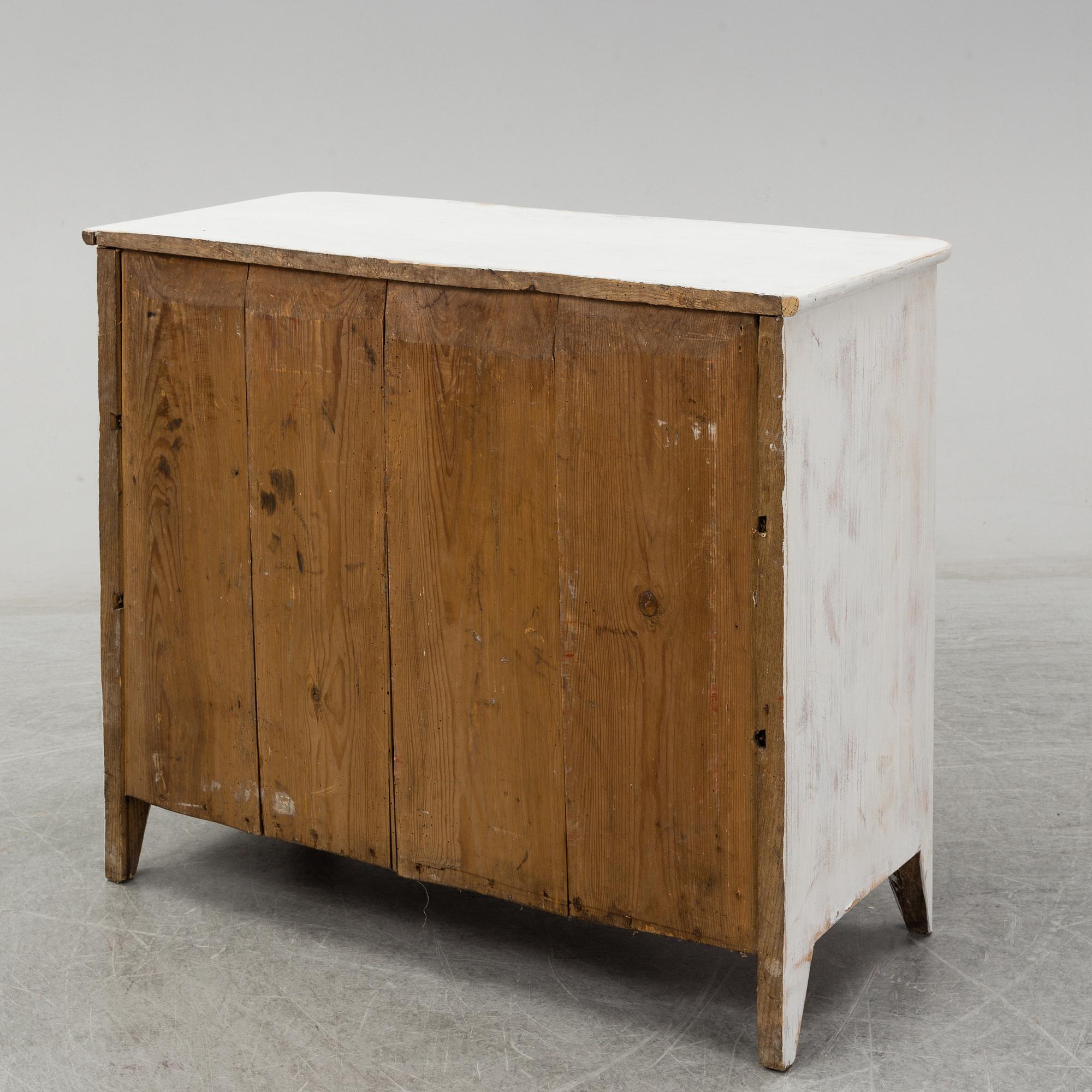A mid 20th Century chest of drawers.