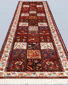 A Bakhtiari runner, approx. 400 x 115 cm.