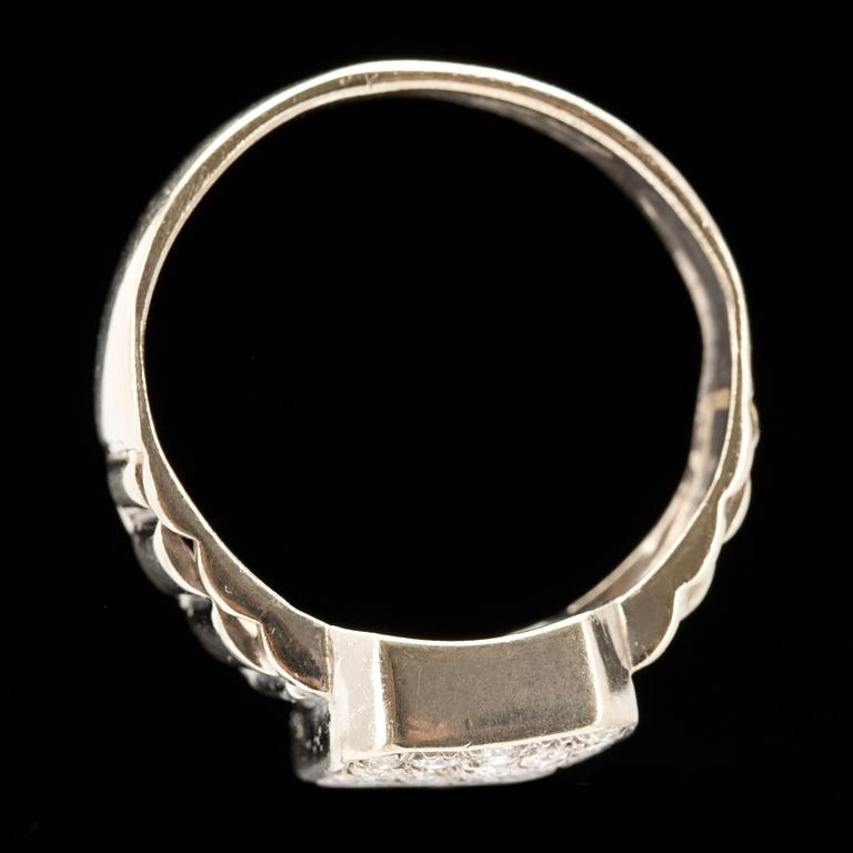 RING, 18k vitguld med briljantslipade diamanter ca 0,84ct. Vikt ca 8g.