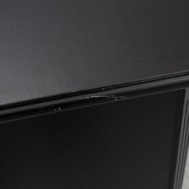 byrå, gustaviansk stil, 1900-talets andra hälft.