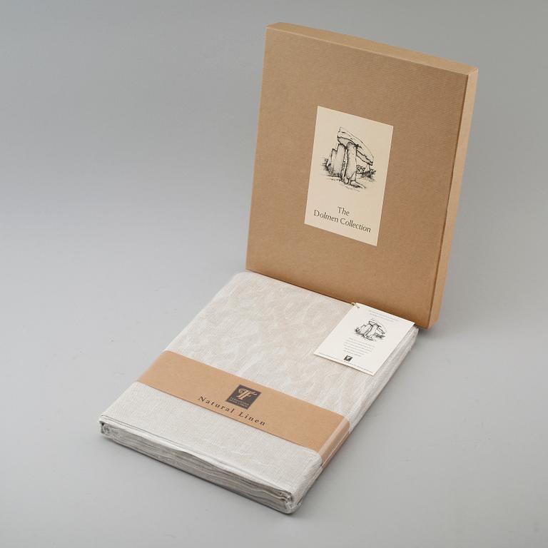 DUK, linnedamast, "Dolmen", Fergusons Irish Linen. 183 x 229 cm.