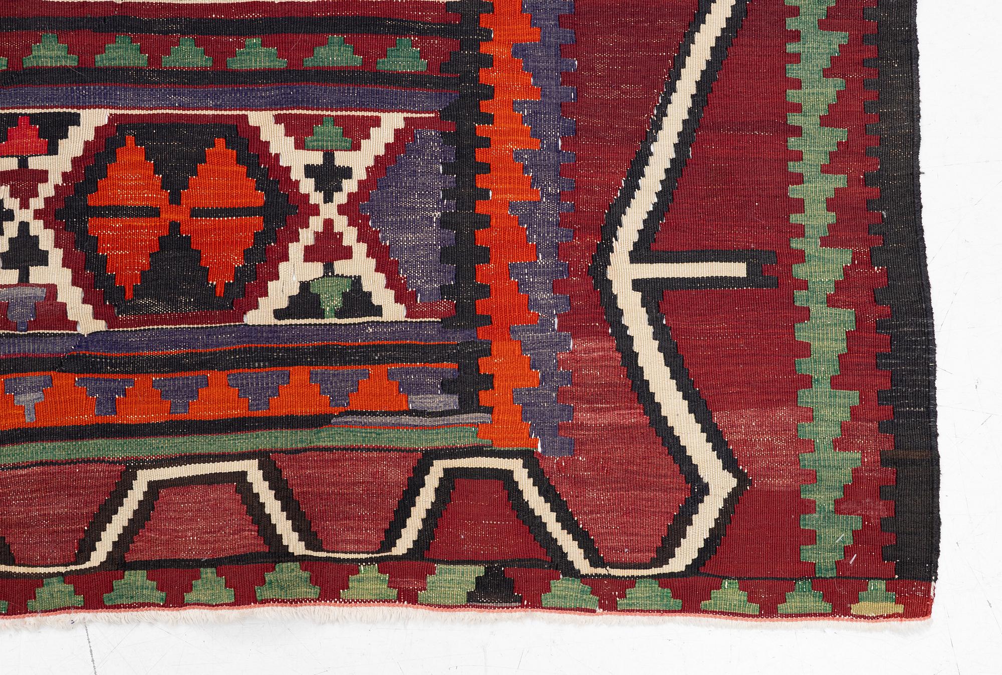 A Kelim carpet, c. 300 x 170 cm.