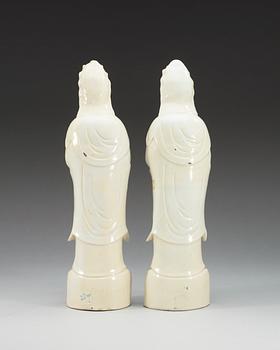 GUANYINER, ett par, blanc de chine. Qing dynastin.