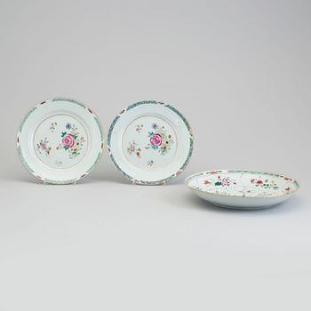 A famille rose export porcelain dish and a pair of plates, Qing dynasty, Qianlong (1736-95).