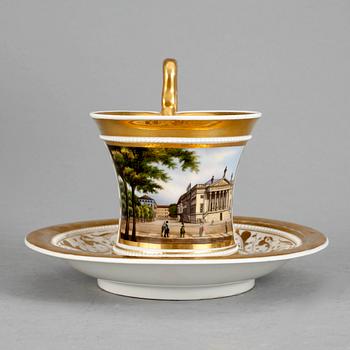 PRAKTKOPP MED FAT, porslin, empire, Berlin 1800-talets första hälft.