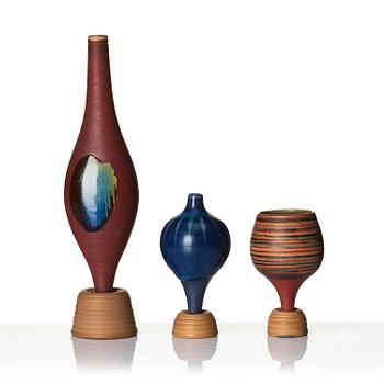 Wilhelm Kåge, a set of 4 "Farsta Spirea" stoneware vases and a bowl, Gustavsberg Studio, Sweden, 1950s.