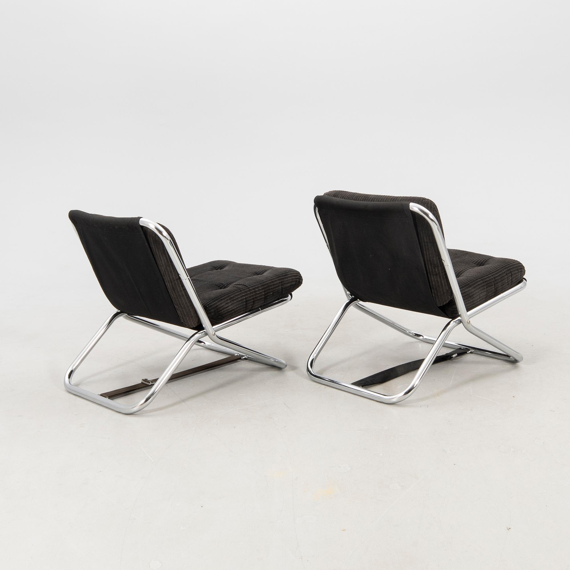 Armchairs, a pair, likely from Värnamo Sängkläder AB, latter part of the 20th century.