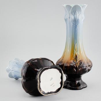 A pair of vases from around year 1900.