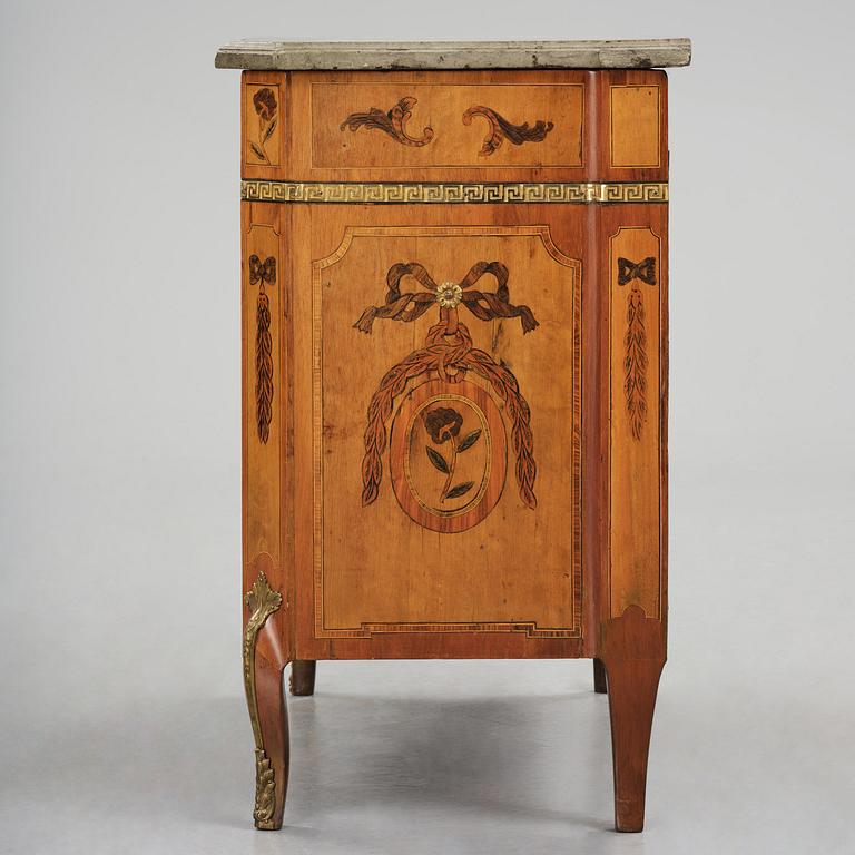 A Gustavian commod attributed to Jonas Hultsten (1773-94).