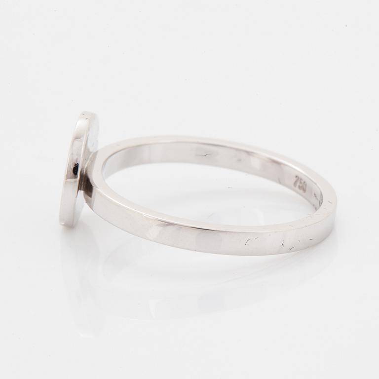 Ring, vitguld med åttkantslipade diamanter.