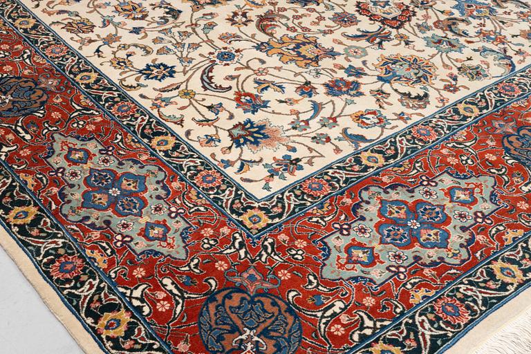 A carpet, semi-antique Tabriz, ca 379 x 280 cm.