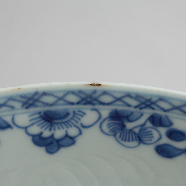 A soup plate, three dishes and a small box, China, 18th and 19th century.