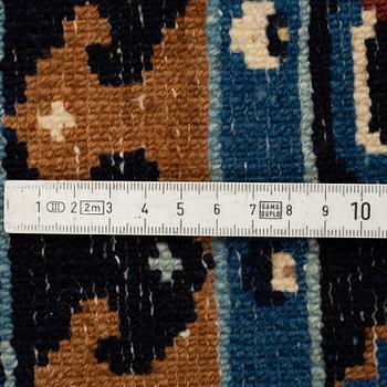 A SEMI-ANTIQUE CHINESE RUG, ca 103 x 60.