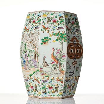 Trädgårdspall, porslin. Qingdynastin, Kanton, 1800-tal.