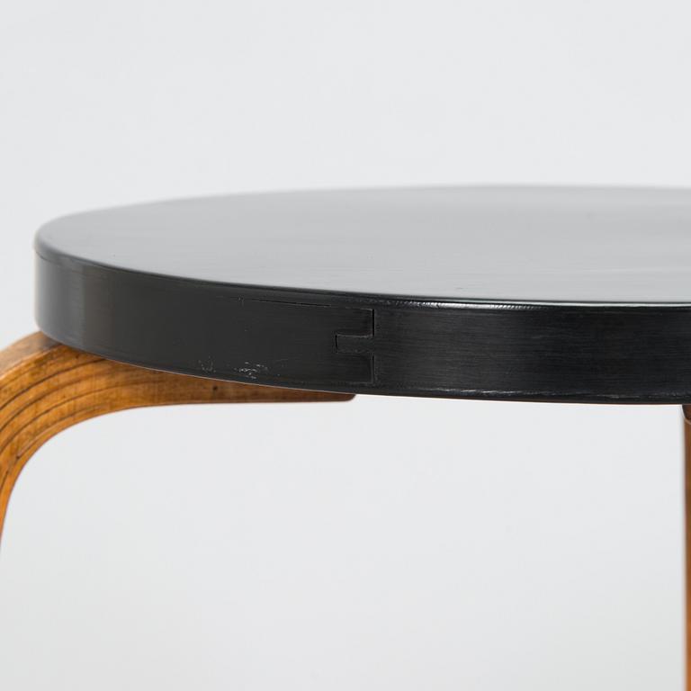 Alvar Aalto, jakkarapari, malli 60, O.Y. Huonekalu-ja Rakennustyötehdas A.B, Finmar, Suomi, 1934–39.