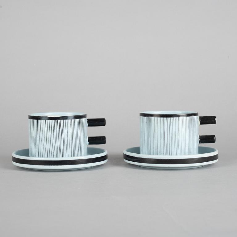 Stig Lindberg, a pair of faience tea cups with saucers, model 200, Gustavsberg studio.