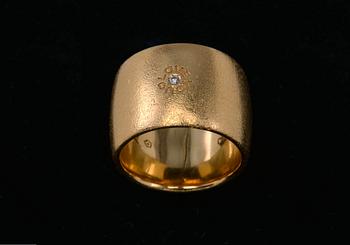 Ole Lynggaard, RING, Briljantslipad diamant ca 0.015 ct. 18K guld. Vikt 26,5 g.
