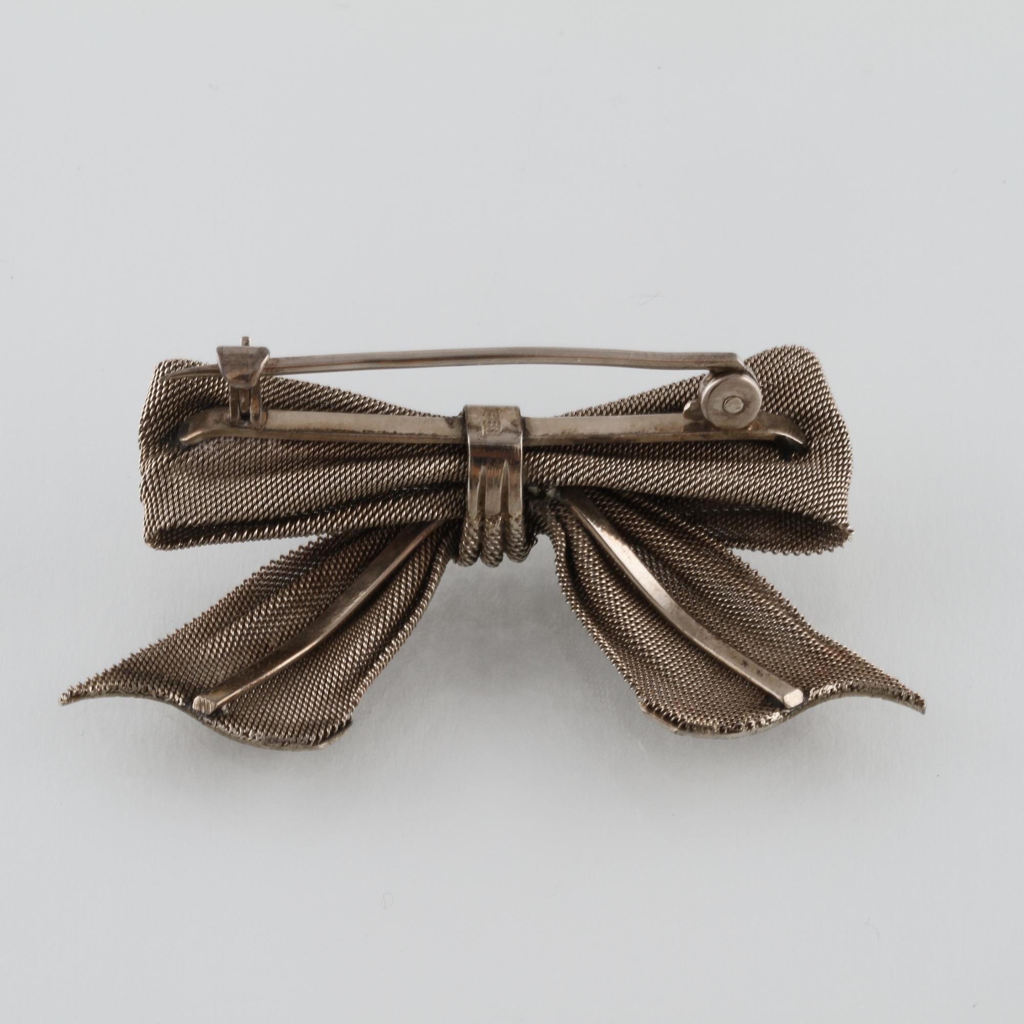 Brosch, 14K vitguld. Vikt 6,5 gram.