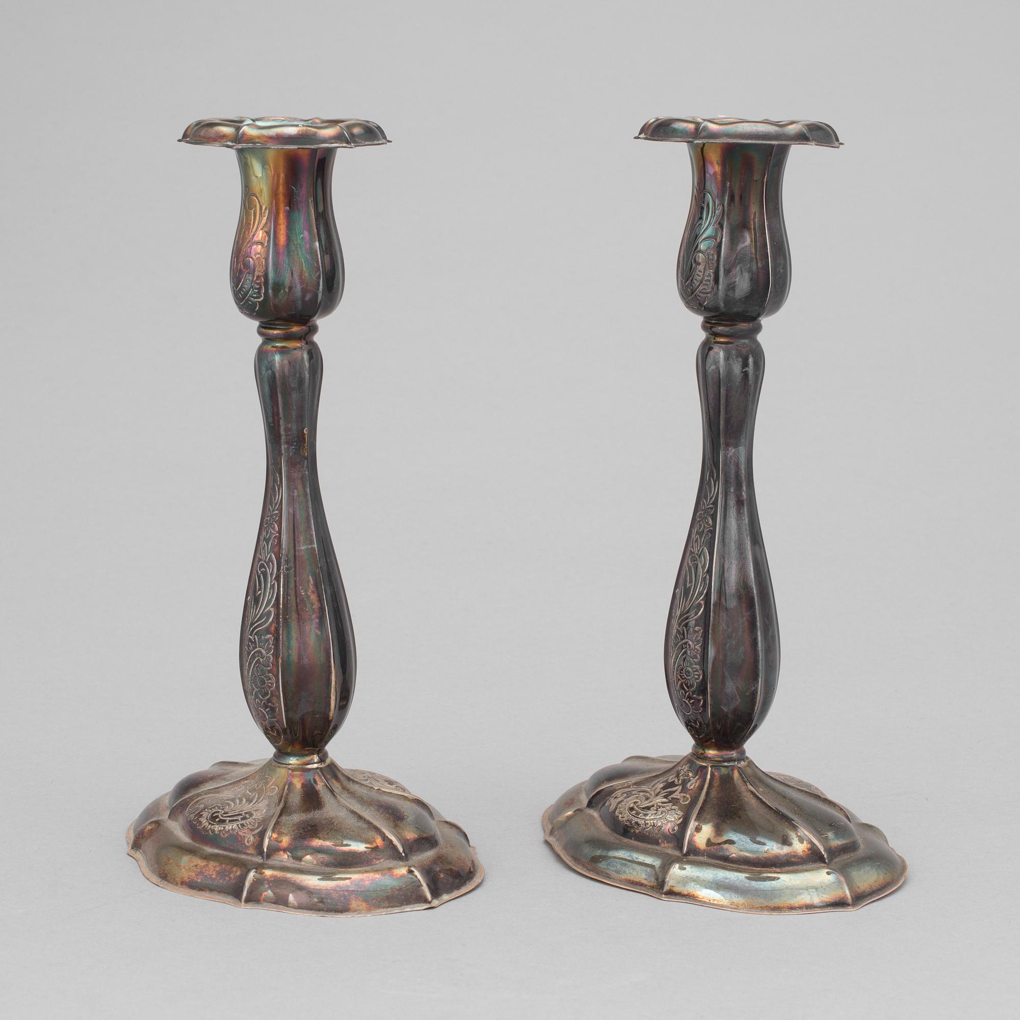 LJUSSTAKAR, ett par, silver, rokokostil, märkta JLH, haltstämplade 830. Svenska importstämplar, 1900-talets mitt.