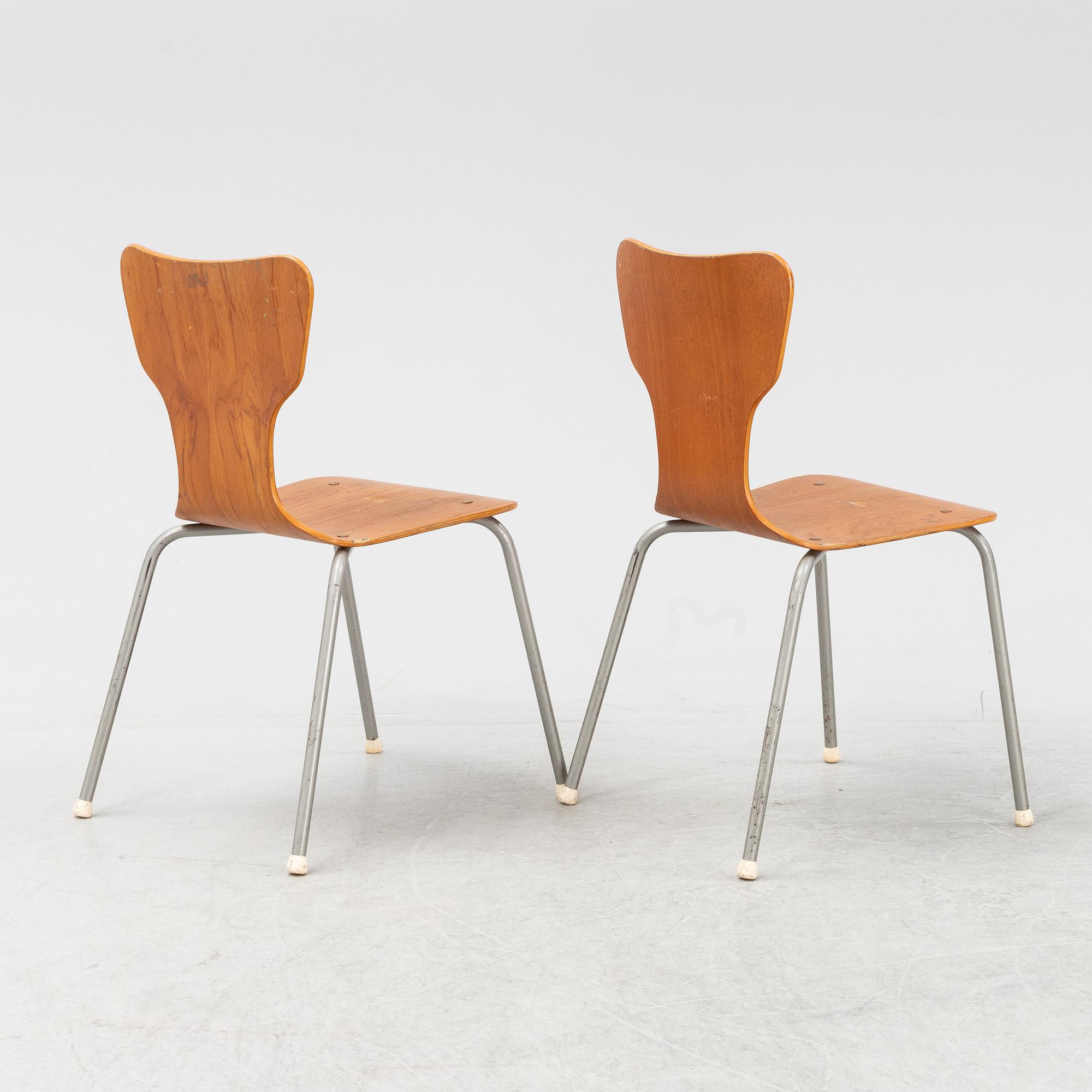 A set of eight teak chairs, mid 20th Century.