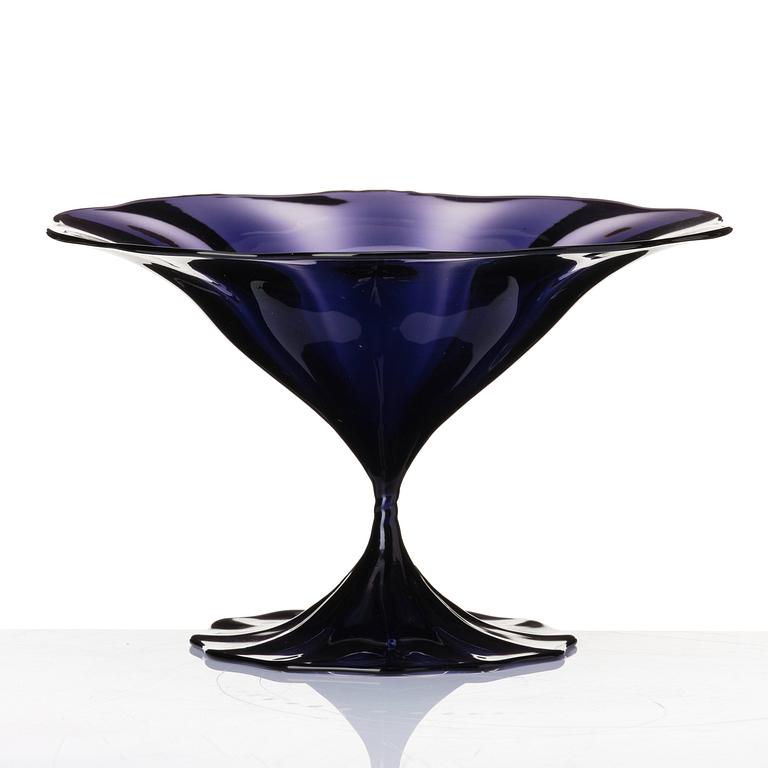Simon Gate, a purple glass bowl 'Slottsglas', Orrefors Sweden 1920s.