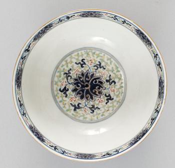 SKÅL, porslin. Qing dynastin, med Guangxus sex karaktärers märke och period (1875-1908).