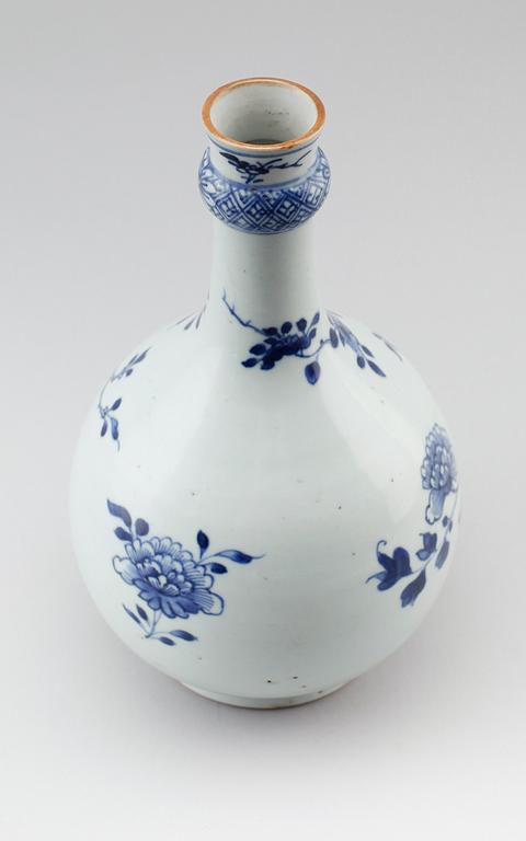 FLASKA, porslin, Kina, Qianlong 1736-1795.