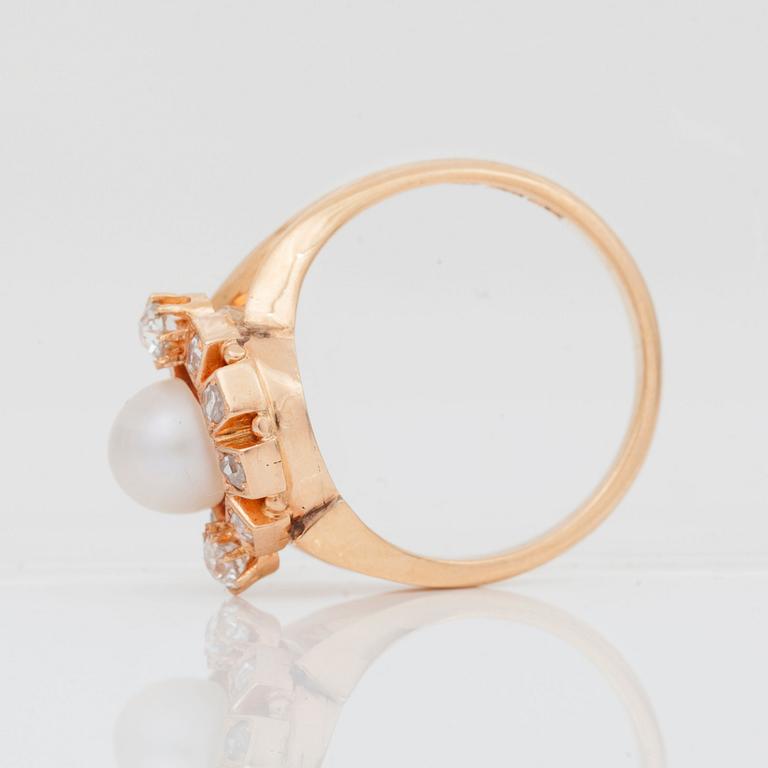 GARNITYR bestående av COLLIER, ARMBAND samt RING med rosenslipade diamanter, safirer samt troligen svenska flodpärlor.