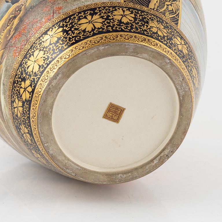 A satsuma-ware vase, Japan, early 20th century.