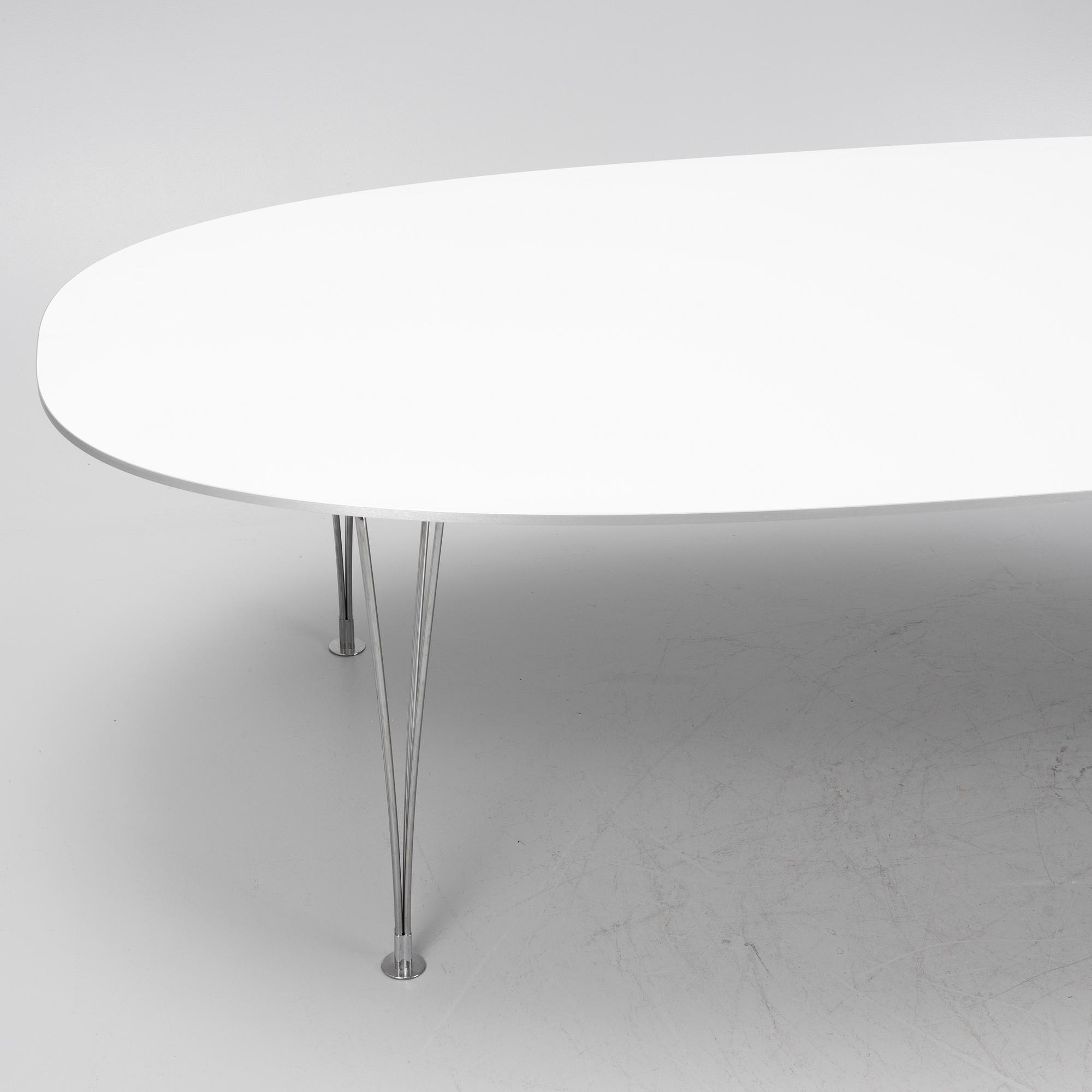 Bruno Mathsson & Piet Hein, matbord,  "Superellips", Fritz Hansen, daterad 2018.