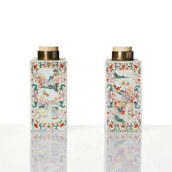 A rare pair of '100 boys' tea caddies, Qing dynasty, 18th/19th century.