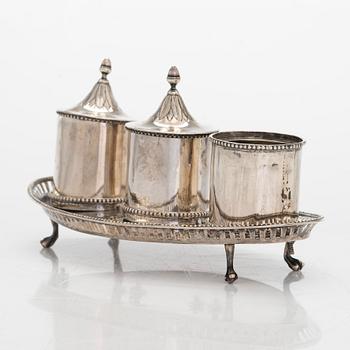 Kirjoituspöytäteline, hopeaa, Barcelona, todenn. 1800-luvun ensimmäinen kolmannes.