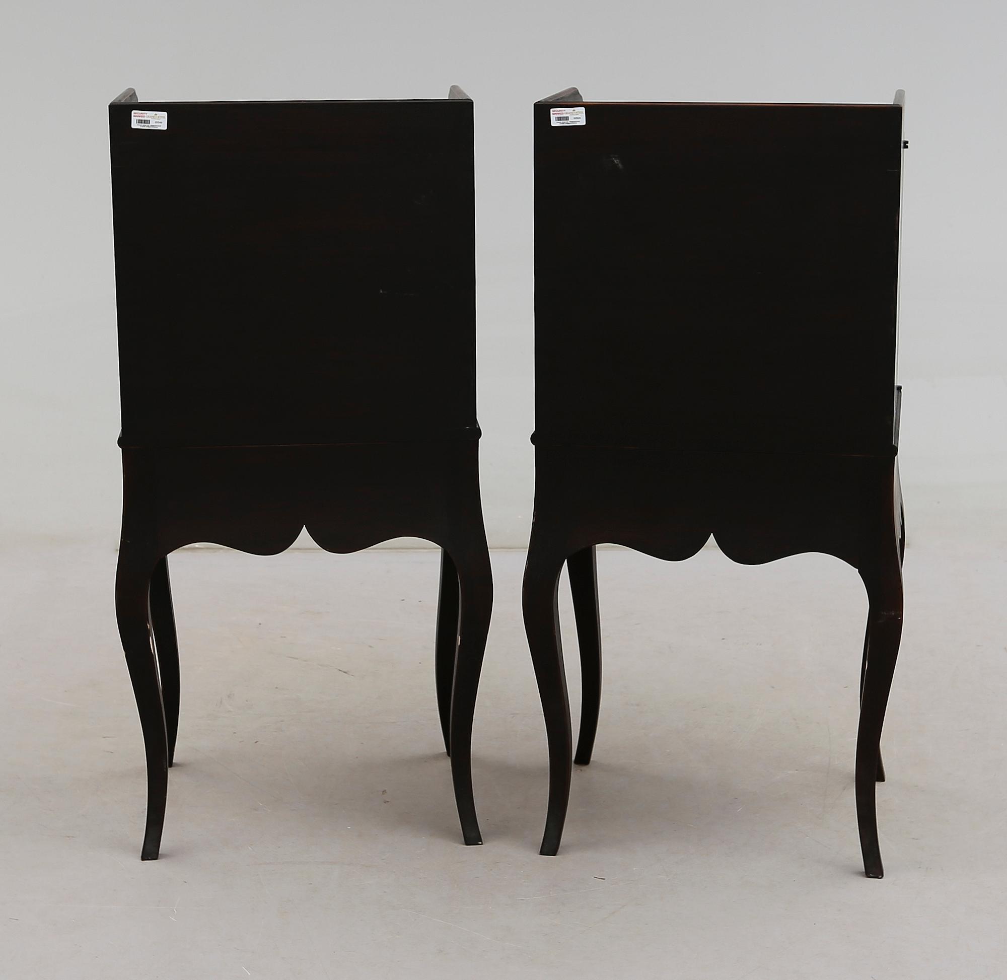 SÄNGBORD, 1 par, rokokostil, för Nationalmuseum, 1900-talets andra hälft.