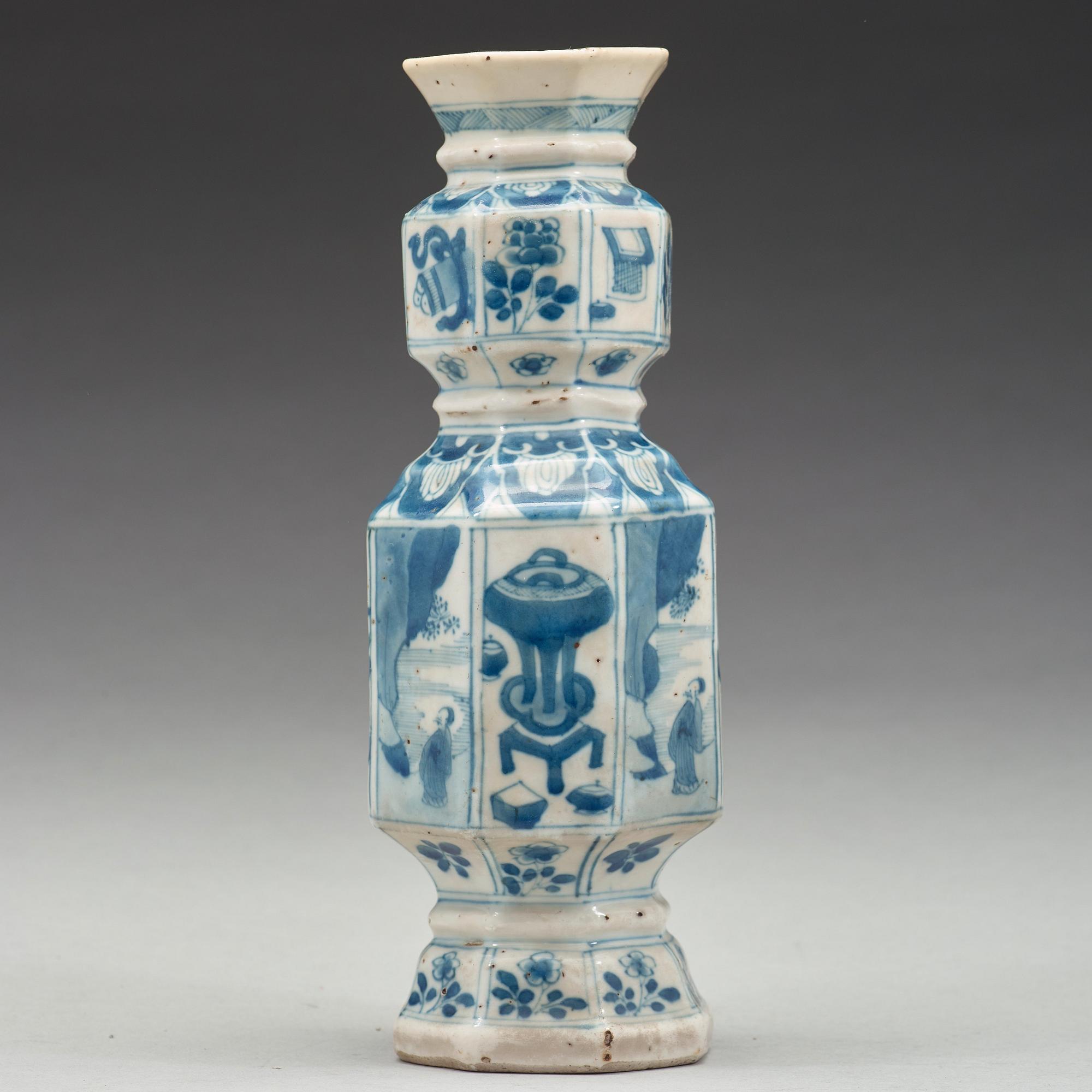 VAS, porslin. Qingdynastin, Kangxi (1662-1722).