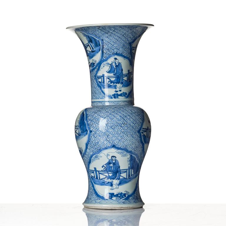 A blue and white vase, Qing dynasty, Kangxi (1662-1722).