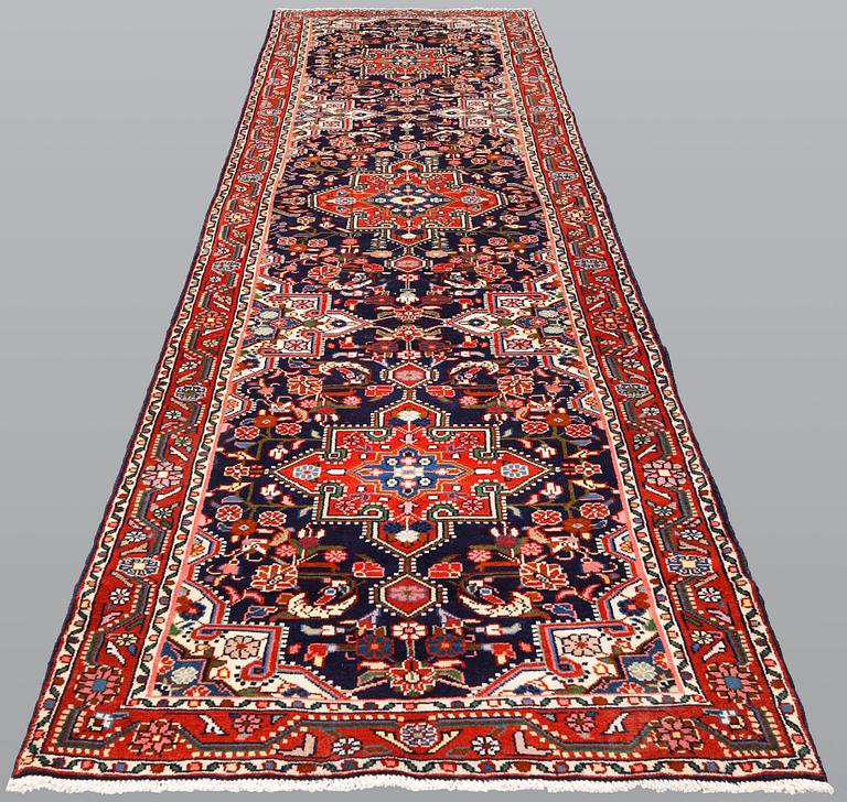 Gallerimatta, Mehraban, ca 396 x 104 cm.