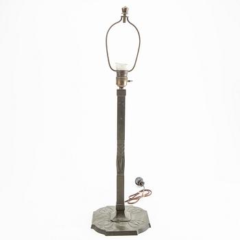 An early 1900s Art Noveau bronze table lamp.