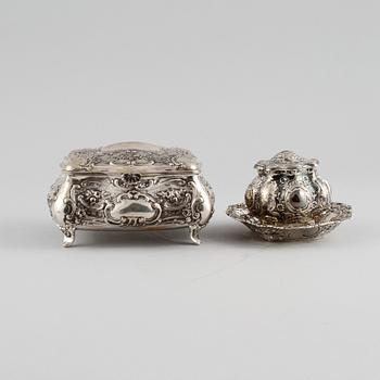 PARTI SILVER, 3 delar, rokokostil, Sverige samt svenska importstämplar, 1900-tal. Vikt 655 g.