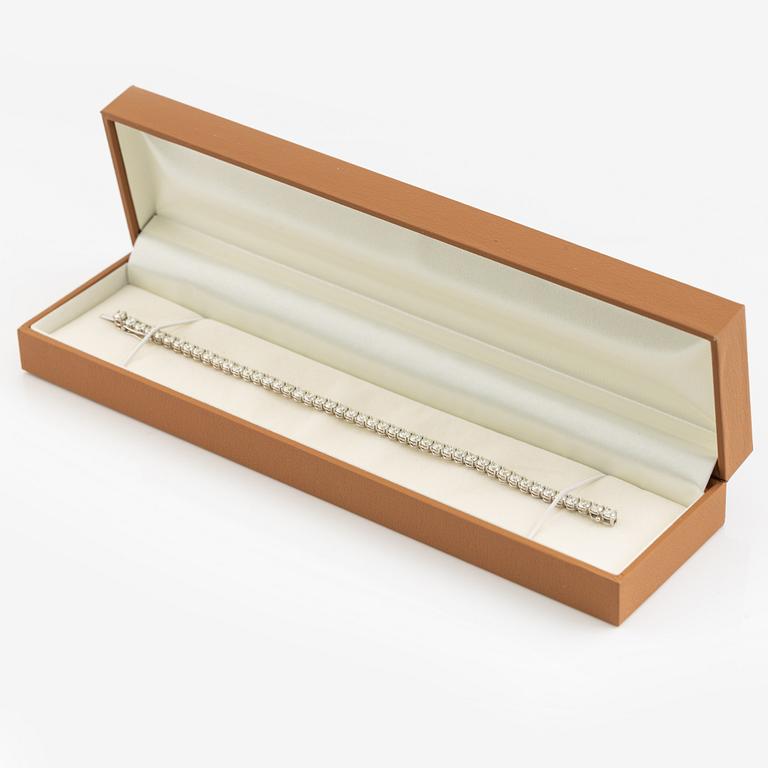 Tennisarmband med briljantslipade diamanter.