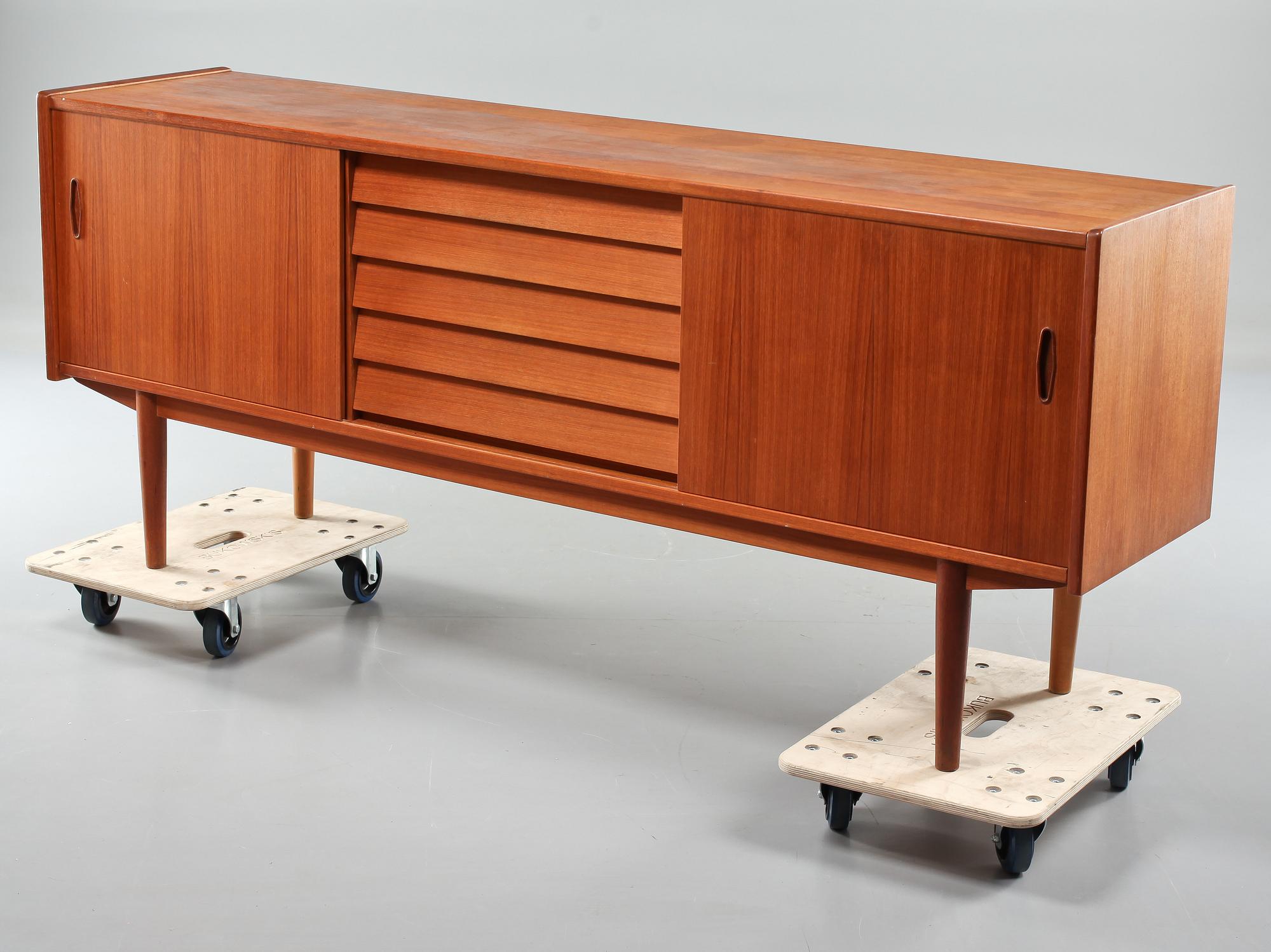 SIDEBOARD, "Trio", Nils Jonsson, Troeds, 1900-talets andra hälft.