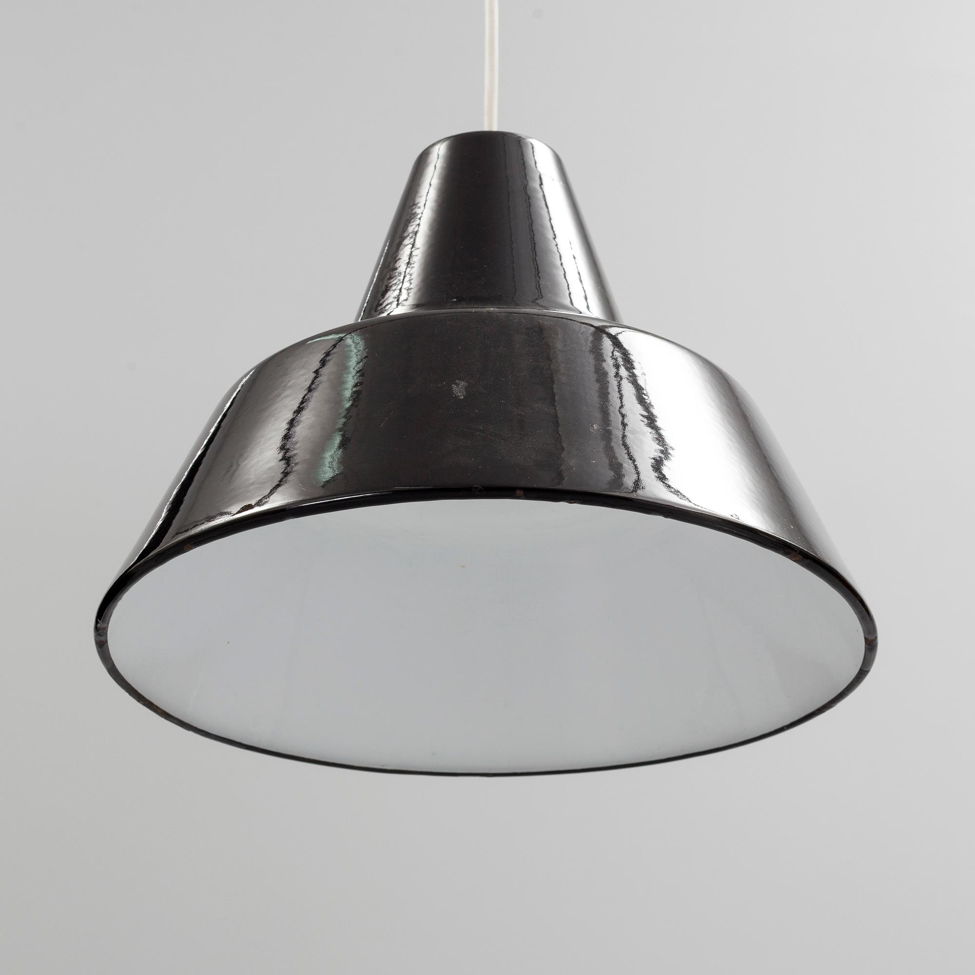 TAKLAMPA, "Verkstadspendel", Louis Poulsen. Diameter 27 cm.