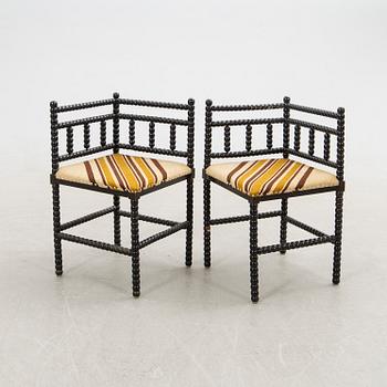 Stolar ett par omkring 1900.