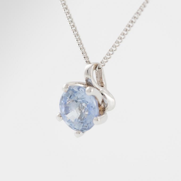 Necklace 14K white gold with sapphire.